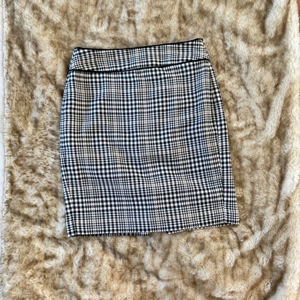 Women’s Banana Republic houndstooth skirt